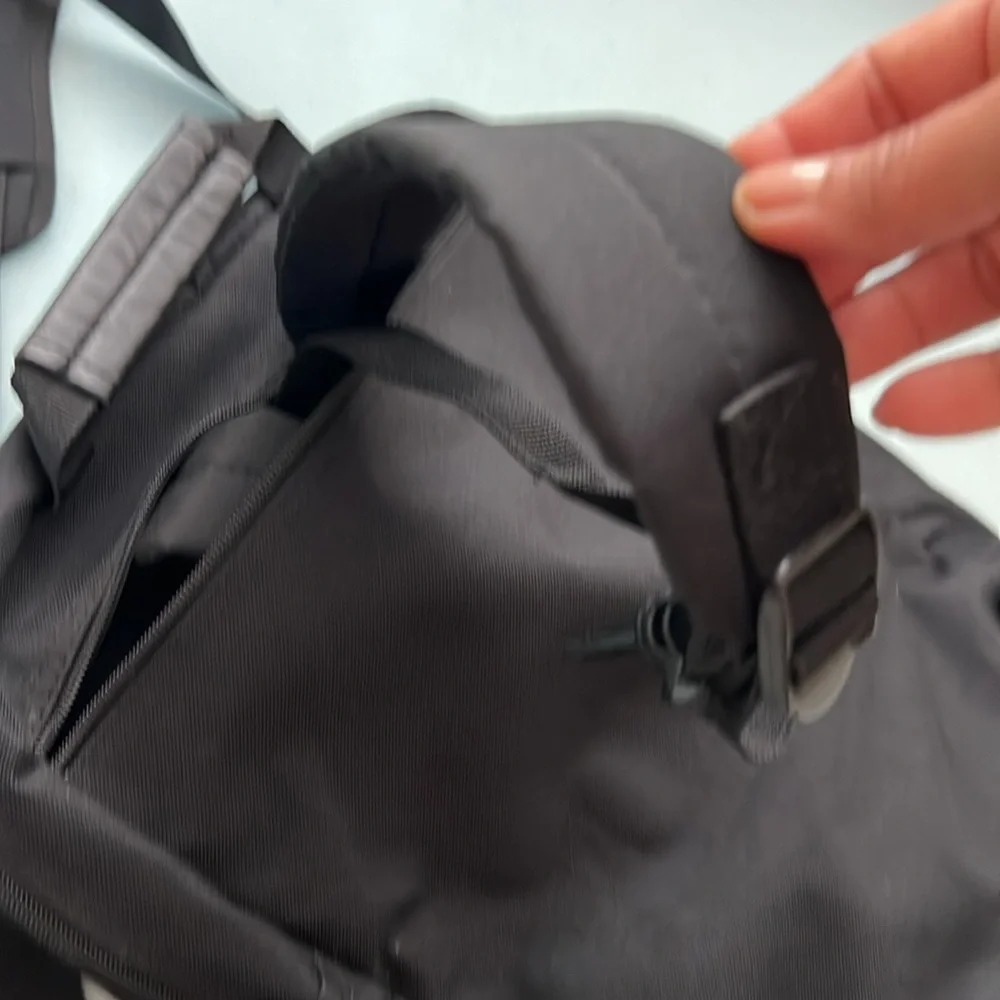 Convertible backpack bag color black